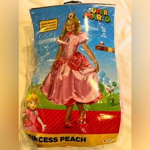 Princess Peach Halloween costume